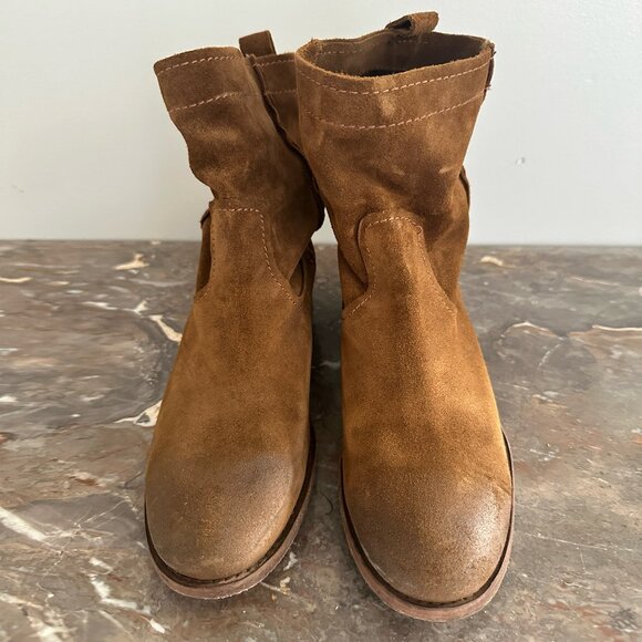 Frye Cara Suede Short Boots - Distressed in brown Size 8.5 Barely Worn - Picture 2 of 12